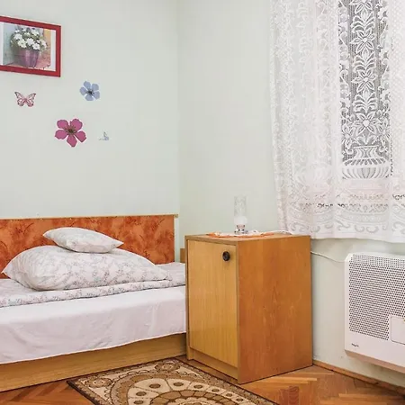 Beautiful In W/ 2 Bedrooms *