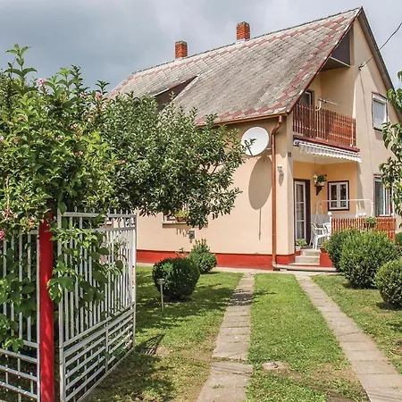Beautiful In W/ 2 Bedrooms *