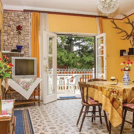 Holiday home Beautiful In W/ 2 Bedrooms *